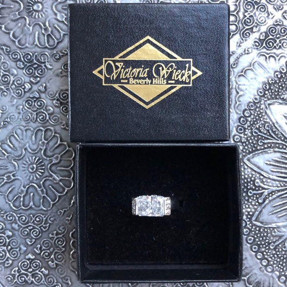 VICTORIA WIECK RING size 6.5 - Picture 3 of 3